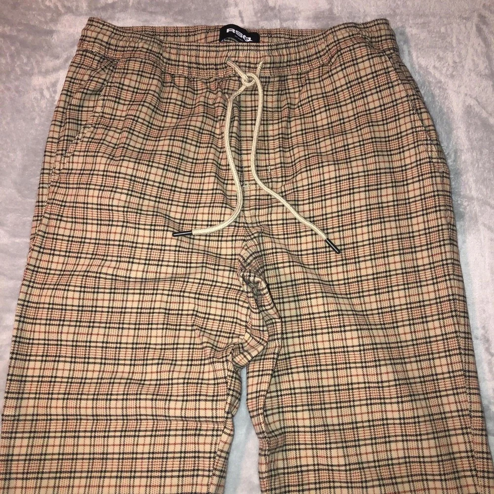 RSQ Pants Men's Size Large Beige Plaid Pull On Pants Elastic Waist Casual Pocket